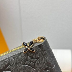 Louis Vuitton zippy wallet